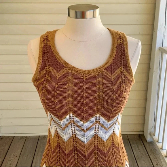 VERSONA Crochet Maxi Dress Carmel Latte Size Medium NWT Brown & Light Blue Boho - Picture 4 of 13